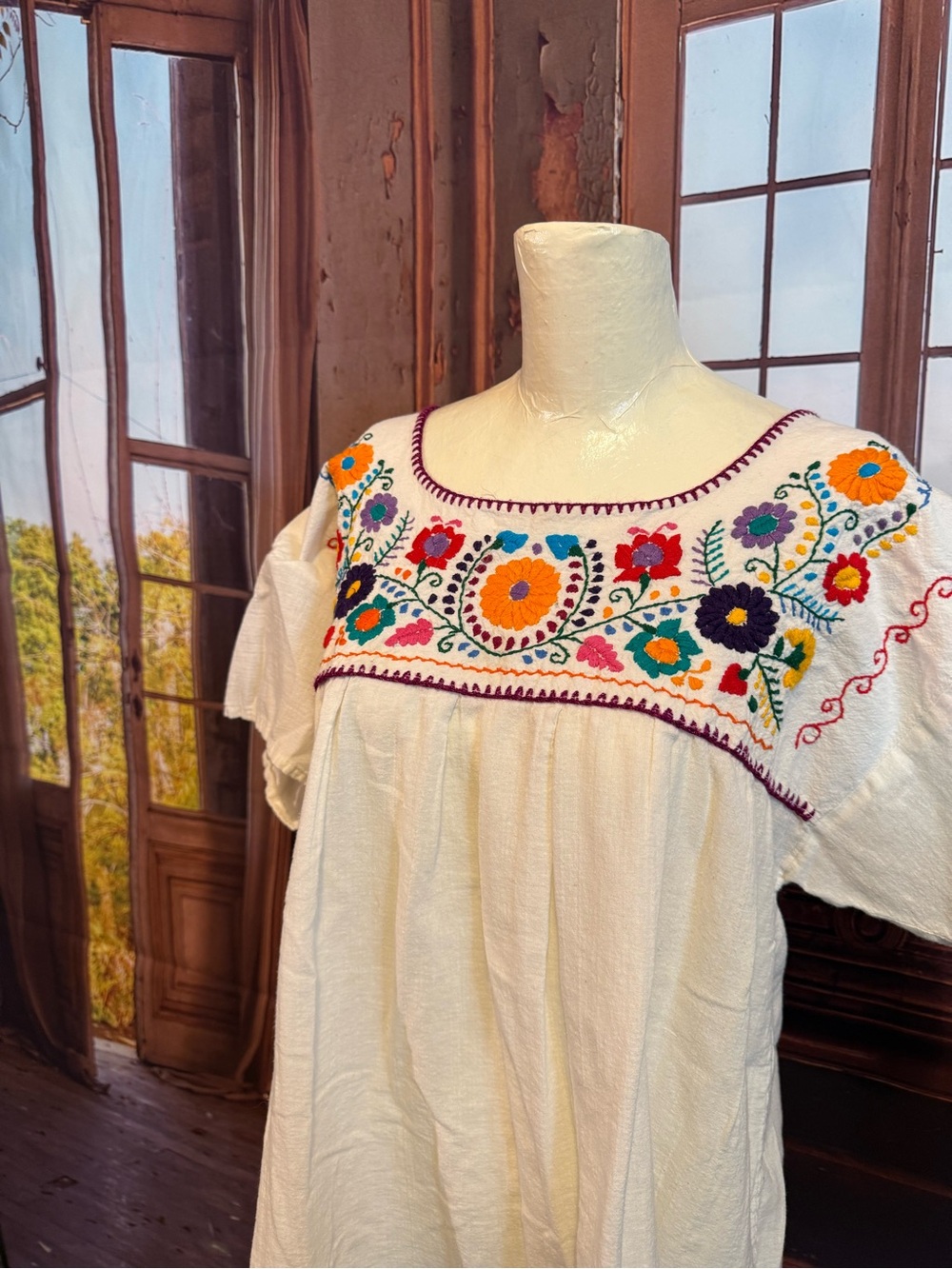 White Embroidered Women’s Peasant Top Mexican Hand Made Floral Yoke XL - Picture 3 of 15